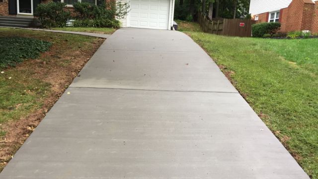 Concrete Driveway, Entryway Sidewalk in Loudoun County - Wright's Concrete