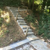 Variegated Flagstone Steps and Retaining Wall in Springfield, VA - Wright's Concrete