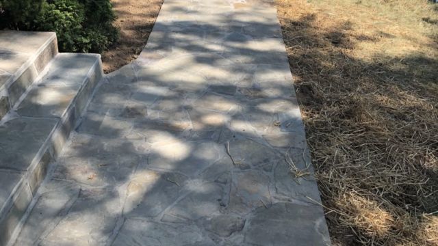Pennsylvania Variegated Flagstone Stoop and Sidewalk in Lorton, Virginia - Wright's Concrete