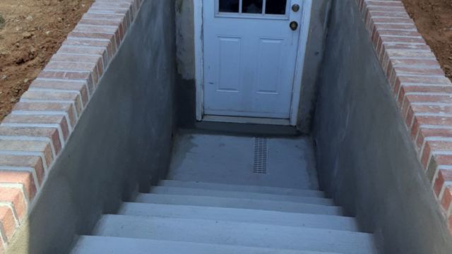 Concrete Steps and Wall with Back Door Entryway, Vienna Virginia - Wright's Concrete